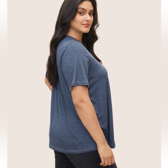 BloomChic Solid Crisscross Neck Contrast Stitch T-shirt us10 - Picture 2 of 6